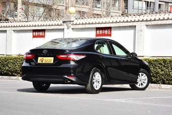 2018款凯美瑞2.0E自动精英版