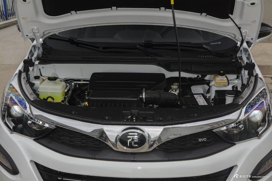 2017款比亚迪元1.5L手动酷炫时尚型