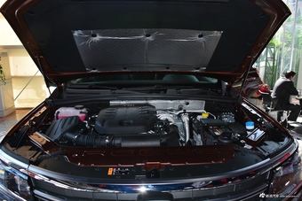 2018款荣威RX8 2.0T自动智联网四驱旗舰版