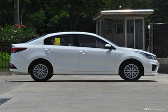 2017款起亚K2 1.4L手动GLS三厢