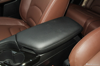 2017款宝骏560 1.5T DCT尊享型