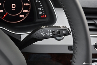 2018款奥迪Q7 3.0T自动45TFSI S line运动型