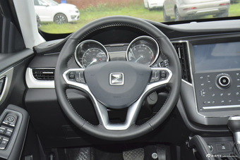 2016款众泰SR7 1.5T自动魔方之路版