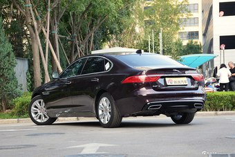 2017款捷豹XFL 2.0T自动240PS尊享版