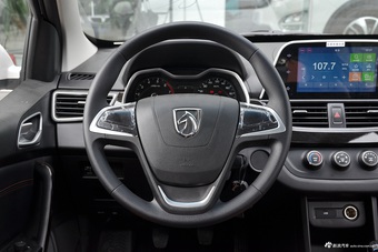 2016款宝骏310 1.2L手动时尚型