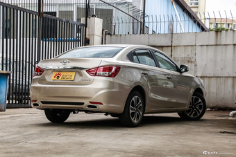 2017款海马福美来1.6L手动豪华型