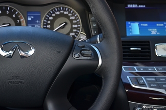 2019款英菲尼迪Q70L 2.0T自动豪华版