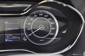 2016款宝骏560 1.8L AMT智能手动版豪华型 勃艮第红