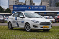 2015款福睿斯1.5L手动时尚型