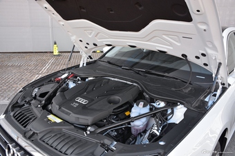 2018款奥迪A8L 3.0T自动55 TFSI quattro精英型