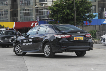 2018款凯美瑞2.0G自动豪华版