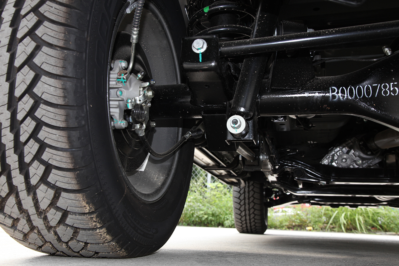 2018款北京BJ40L 2.0T手动柴油四驱尊贵版