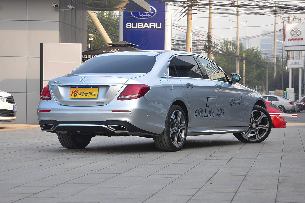 2016款奔驰E级2.0T自动E300L 运动豪华型