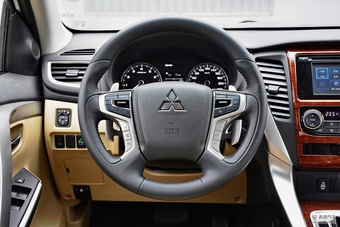 2017款帕杰罗·劲畅SPORT 3.0L自动V6中东版