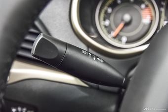 2016款自由光2.4L自动专业版 晶黑