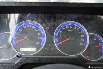 2016款战旗2.0L手动加长豪华型 三门版 国V