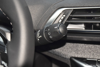 2018款标致4008 1.6T自动豪华版350THP