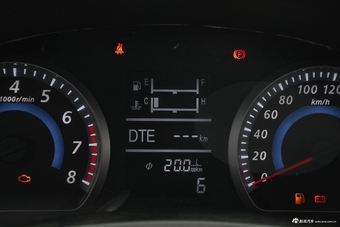 2016款众泰Z300 1.5L手动尊享型