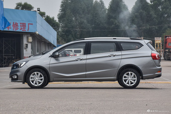 2017款宝骏310W 1.5L手动时尚型