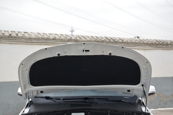 2016款宝骏560 .1.8L AMT智能手动豪华型 (白色)