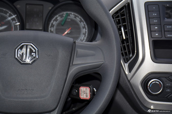 2016款名爵锐行1.5L自动风尚版