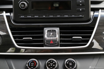 2017款宝骏560 1.5T 手动舒适型7座 