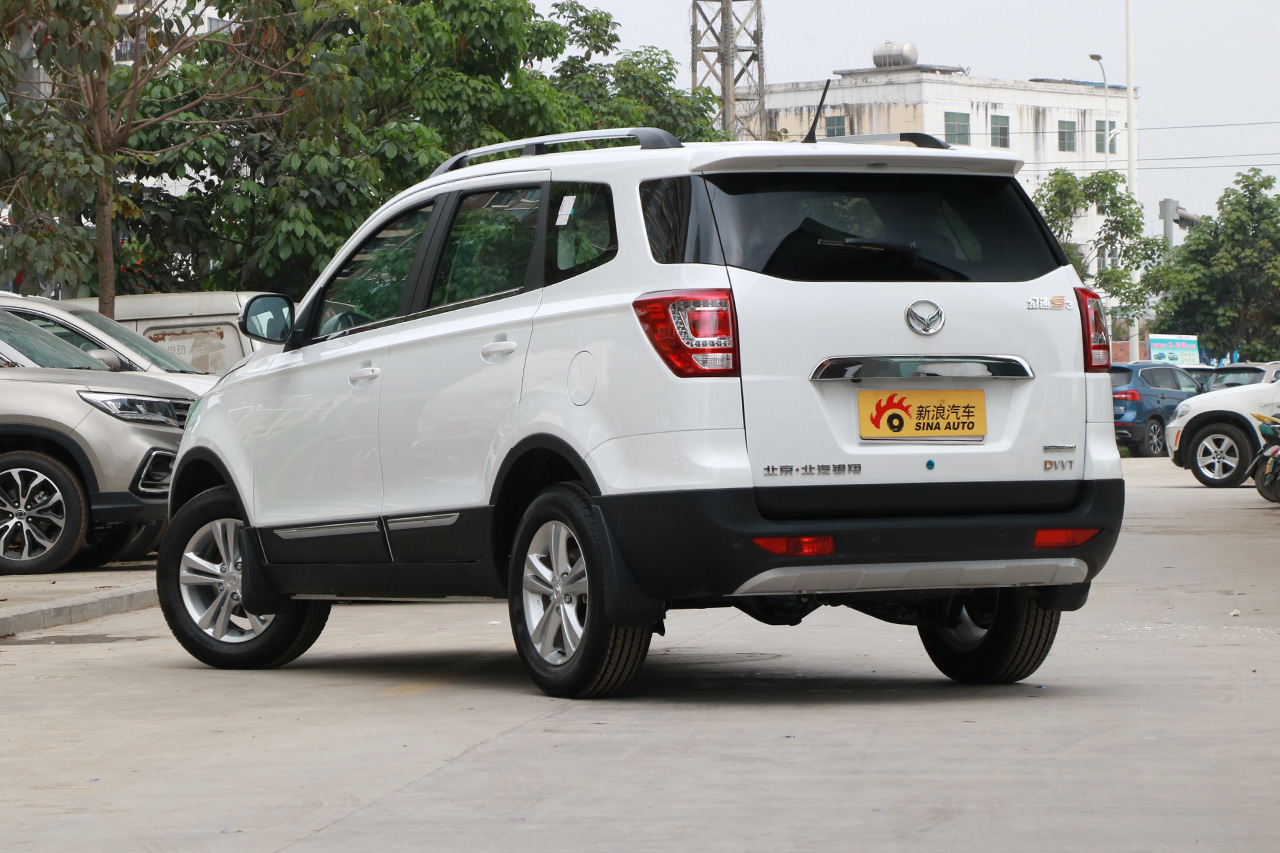 2017款北汽幻速S3 1.5L手动豪华型