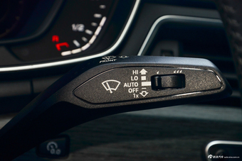 2018款奥迪A4L 2.0T自动30周年年型45 TFSI quattro个性运动版