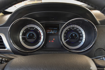 2016款揽福 2.4L手动汽油两驱精英版5座