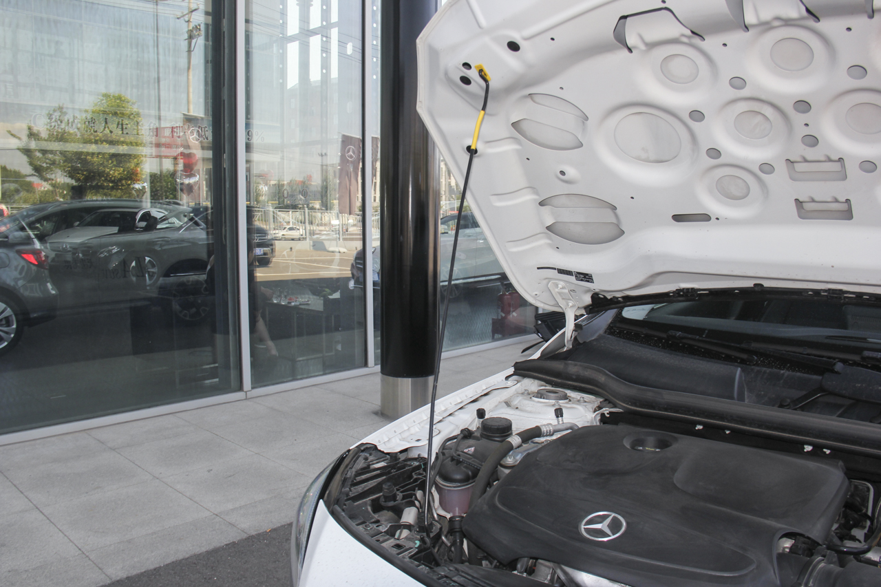 2018款奔驰GLA级 2.0T自动220 4MATIC运动型