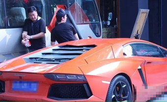 杭州偶遇“王思聪”开公交车