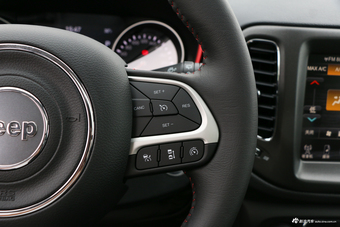 2017款指南者2.4L自动 200TS高性能四驱版