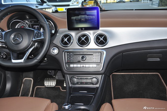 2016款改款奔驰CLA级 CLA260 2.0T 4MATIC