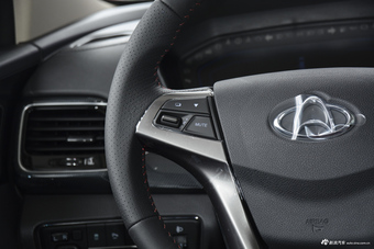 2017款长安欧尚A800 1.6L手动舒适型