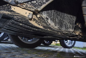 2015款陆风X7 2.0T自动全景尊贵版