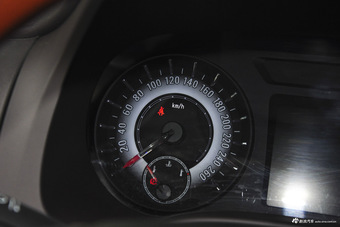 2015款荣威950 2.0T自动豪华行政版