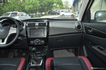 2016款北汽幻速S3 1.5L手动舒适型 朱鹭白