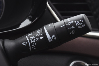 2017款传祺GS8 2.0T自动两驱尊贵版320T