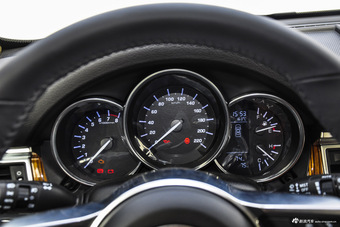 2017款众泰SR9 2.0T手动极致之心版