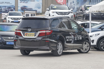 2016款艾力绅2.4L自动至尊版