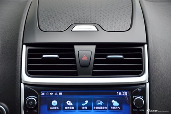 2016款吉利帝豪EV三厢精英型 白色