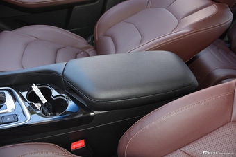 2017款宝骏560 1.5T DCT旗舰型7座