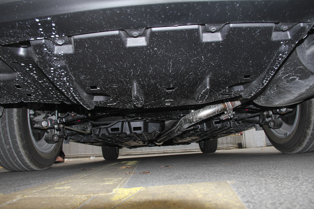 2016款凯美瑞2.0L自动十周年纪念领先版 