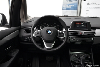 2018款宝马2系旅行车218i 1.5T自动时尚型
