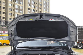 2016款众泰SR7 1.5T手动魔方之心版