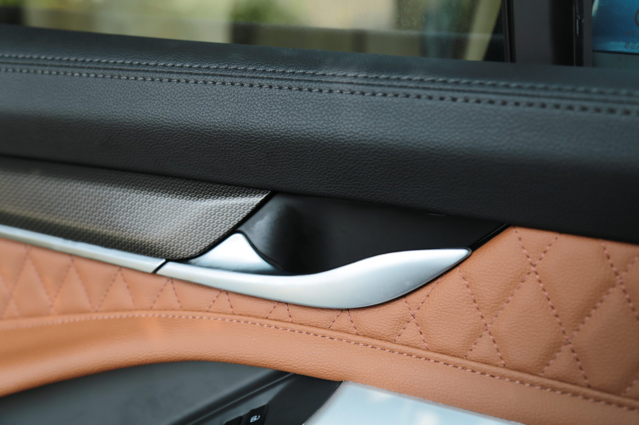 2017上汽大通D90 2.0TGI自动四驱高配版