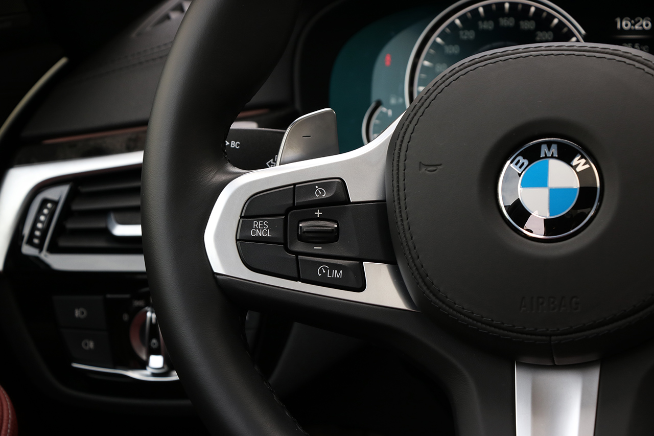 2018款宝马5系改款2.0T自动530Li尊享型M运动套装