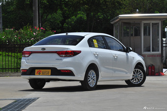 2017款起亚K2 1.4L手动GLS三厢