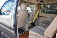 2014款金杯阁瑞斯2.7L自动旗舰型加长9座