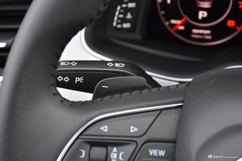 2018款奥迪Q7 3.0T自动45TFSI S line运动型